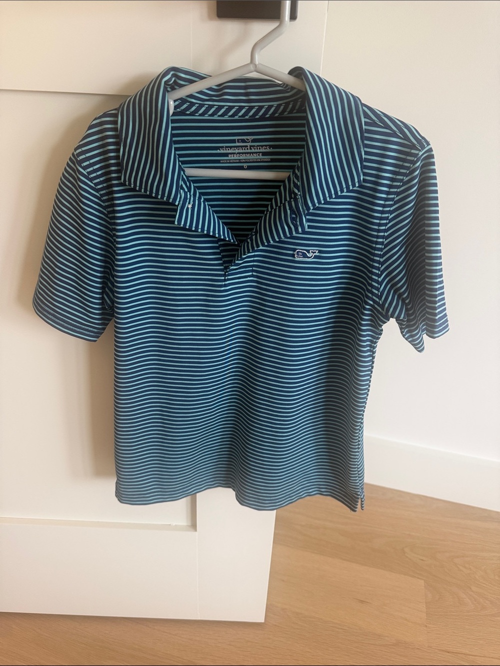 Vineyard vines performance polo size 6
